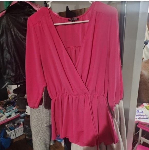 🍂🍁Fashion nova 2x barbie pink blouse - Picture 3 of 5